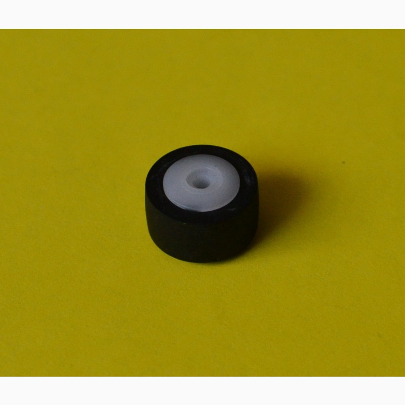 Фото 2. Прижимной резиновый ролик кассетного магнитофона 13х6х2х8 д, пластик
