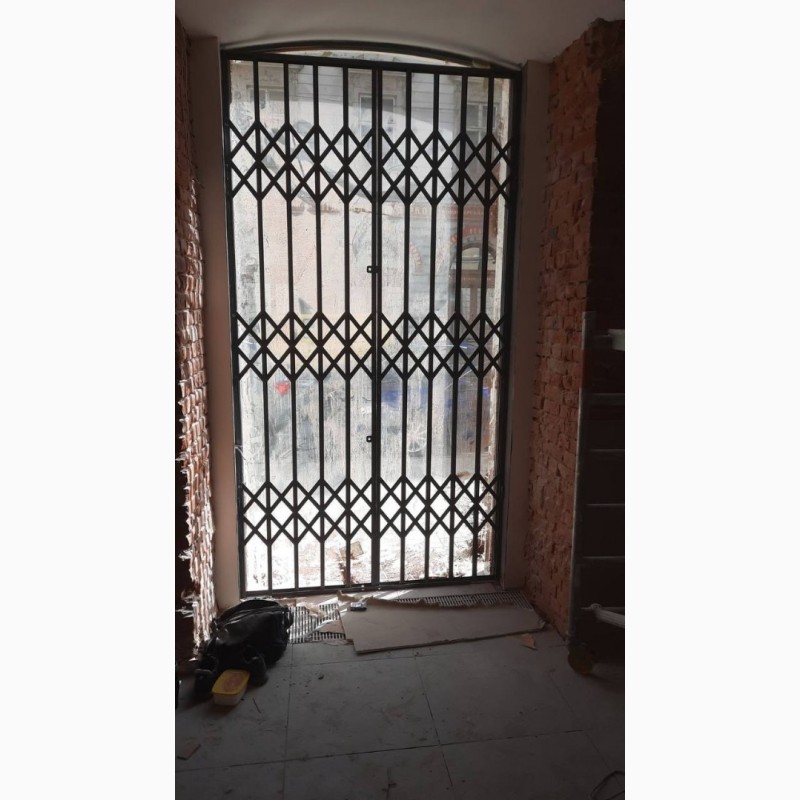 Фото 3. Раздвижные решетки металлические на окна двери, витpины. Производство устанoвка пo Украине