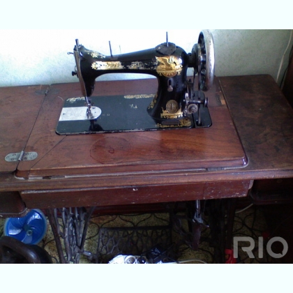 Фото 2. Антикварная швейная машинка SINGER