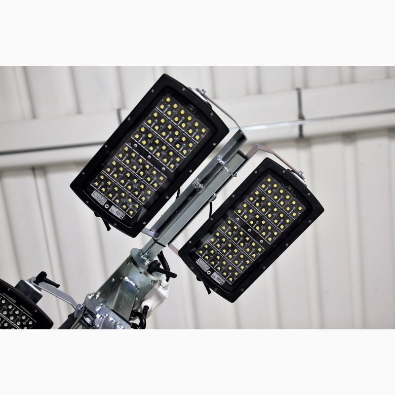 Фото 3. Осветительная вышка мачта с дизельным генератором серия ALPHA