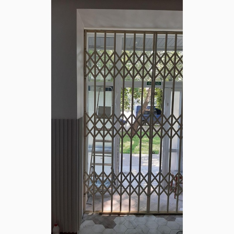 Фото 17. Решетки раздвижные металлические на окна, двери, витрины. Производство и установка Днепр