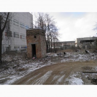 Промислова ділянка землі з капітальними будівлями в Києві