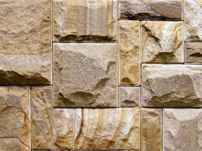 Фото 4. Плитка со сколом из камня песчаника