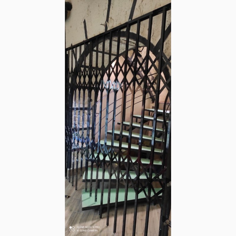 Фото 18. Раздвижные решетки металлические на окна, двери, витрины. Производство и установка Харьков
