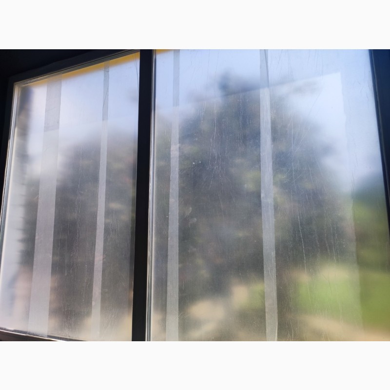 Фото 2. Пленка защитная полиэтиленовая самоклеющаяся на окна Рулон