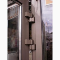 Замена петель Киев, металлопластиковые и алюминиевые двери