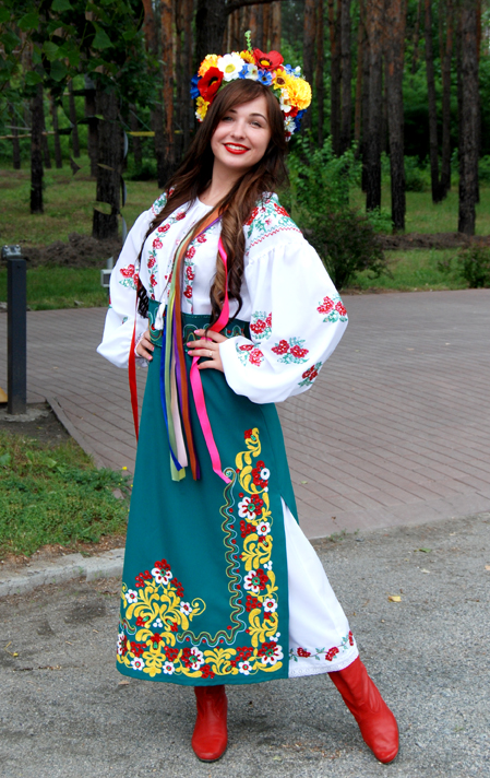 Фото 3. Прокат украинских национальных костюмов