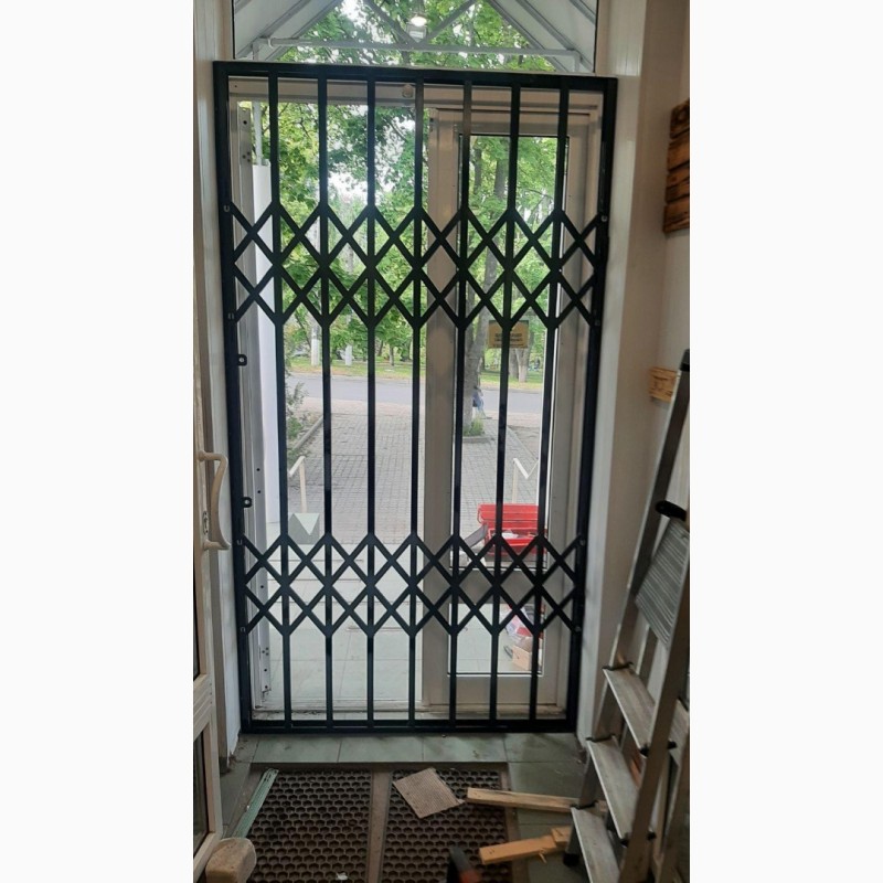 Фото 15. Раздвижные решетки металлические на двери окна балконы, витрины Производство и установкa
