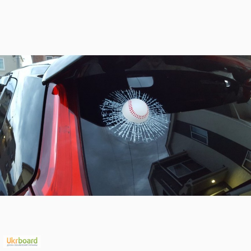 Фото 3. Наклейка на авто Мячик в стекле авто прикол