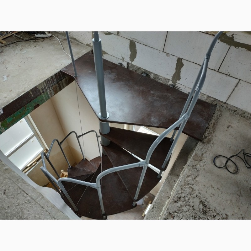 Фото 2. Лестницы винтовые готовые к установке