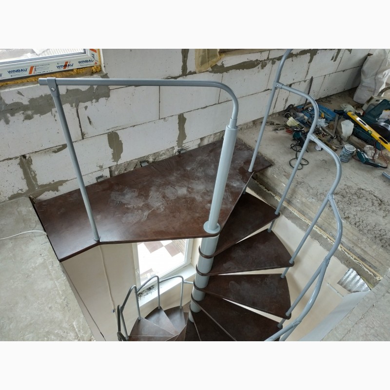 Фото 3. Лестницы винтовые готовые к установке