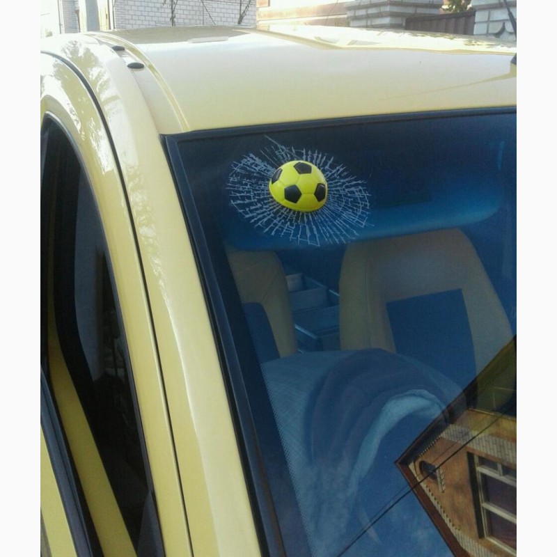 Фото 6. Наклейка на авто Мячик в окне авто жёлтый футбольный наклейка прикол