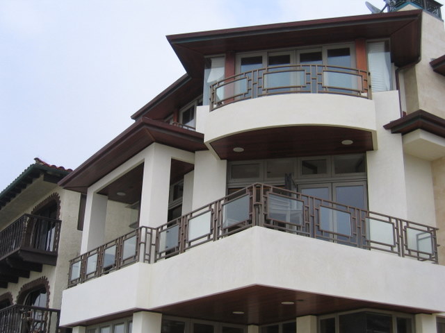 Фото 4. Балконы и балконные ограждения из черного металла